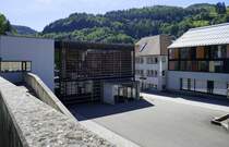 Zell i.W.,Blick ber den Rathausplatz zum Brgerbro des Zeller Rathauses, Juli 2020