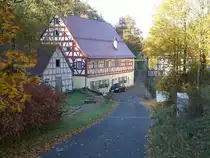 Wolfsberg, Ziegelmhle, zweigeschossiger breit gelagerter Satteldachbau, erbaut Mitte des 18. Jahrhundert (13.10.2018)