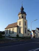 Drrfeld, kath. Pfarrkirche Maria Geburt, Chorturmkirche, erbaut um 1700 (14.10.2018)