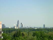 Blick in die Frankfurter Innenstadt vom Nordwestzentrum aus gesehen. 