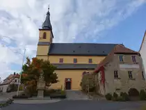 Dimbach, Wallfahrtskirche St. Maria de Rosario, dreischiffige Pfeilerbasilika mit einschiffigem Chor und Westturm, erbaut ab 1325 (16.10.2018)