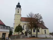 Bad H�henstadt, kath. Pfarrkirche Maria Himmelfahrt, sp�tgotischer Bau aus dem 15. Jahrhundert (20.10.2018)