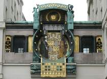 Die Ankeruhr in Wien: Zw�lf Figurenpaare aus der Geschichte Wiens wandern innerhalb von zw�lf Stunden am alten Stadtwappen vorbei.
(Mai 2008)