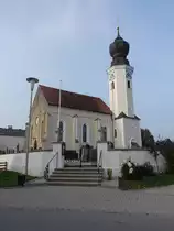 Egglfing, sp�tgotische Expositurkirche St. Michael, erbaut im 15. Jahrhundert, erweitert 1859 (20.10.2018)