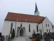 Haarbach, kath. Pfarrkirche St. Martin, erbaut im 15. Jahrhundert, sptgotisch, 1873 verlngert (20.10.2018)