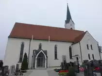 Haarbach, kath. Pfarrkirche St. Martin, erbaut im 15. Jahrhundert, sp�tgotisch, 1873 verl�ngert (20.10.2018)