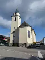Neustift im M�hlkreis, kath. Pfarrkirche Maria Rosenkranzk�nigin, erbaut von 1948 bis 1950 nach Pl�nen von Hans Feichtlbauer (21.10.2018)
