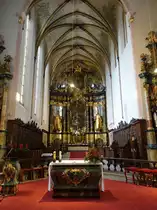 Bad Wimpfen, Hochaltar und Chorgest�hl in der Hl. Kreuz Kirche (23.12.2018)