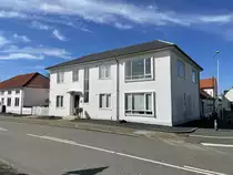 Wohngeb�ude am Bahnhofsplatz in Tj�reborg bei Esbjerg. Aufnahme: 3. April 2021.