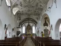 Aulendorf, barocker Innenraum der Pfarrkirche St. Martin, Hochaltargem�lde von Carl van Zoon, Kanzel von Franz Schneider (05.04.2021)