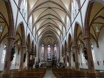 Waibstadt, neugotischer Innenraum der kath. Pfarrkirche Maria Himmelfahrt, erbaut 1868 (23.12.2018)