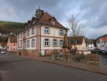 Neckargerach, Rathaus in der Hauptstrae, erbaut 1925 (24.12.2018)