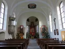 G�ndelwangen, Alt�re und Kanzel in der Maria Himmelfahrt Kirche, erbaut von 1732 bis 1735 (25.12.2018)