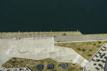 Blick auf dem Ufer von Alsensund in Snderborg (Sonderburg) vom Hotel Alsik Steigenberger. Aufnahme: 20. April 2021.