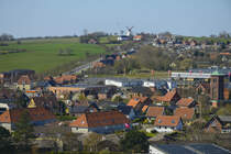Snderborg (deutsch: Sonderburg) Blick vom Hotel Alsik Steigenberger auf Sundewitt. Im Hintergrund ist die Dppeler Mhle zu sehen. Aufnahme: 20. April 2021.