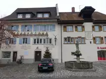 Dogern, Brunnen und Haus zum Greifen in der Hauptstra�e (31.12.2018)