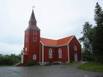 Tromso, Elverhoy Kirche, erbaut 1834 im Elverhoy Gravlund (02.07.2013)