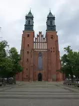 Poznan / Posen, Kathedrale St. Peter und Paul, erbaut im 14. Jahrhundert, Fassade und T�rme 15. Jahrhundert (12.06.2021)