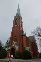 Hamburg am 28.3.2021: Blankeneser Kirche am Marktplatz im Stadtteil Blankenese / evangelisch-lutherisch / Backsteinbau im neugotischen Stil / erbaut 1895/96 nach Pl�nen des Schleswiger Dombaumeisters Ernst Ehrhardt / Turmh�he: 58 Meter /