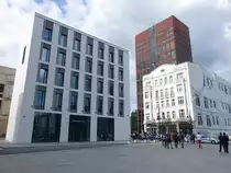 Lodz, moderne Geb�ude an der Aleja Marszalka Jozefa Pilsudskiego (13.06.2021)