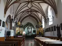 Radom, Innenraum der Klosterkirche St. Katharina, Chor mit Kreuzrippengew�lbe, sp�tgotischer Hochaltar (14.06.2021)