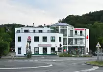 Bad M�nstereifel - Schwanen Apotheke und Kreissparkasse am Ortseingang aus Richtung Euskirchen - 26.06.2021