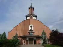 Wlodawa, moderne Pfarrkirche Herz Jesu, erbaut 1993 (16.06.2021)