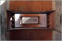 Senkrechter Blick nach oben durch einen Pfeiler der Gltzschtalbrcke. 13.09.2006