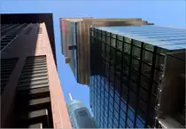 In den Hochhausschluchten - 

... von Frankfurt. Im Bild oben das Japan Center, unten der 2018 noch in Bau befindliche Omniturm, ein B�ro- und Wohnhochhaus mit H�ftschwung des d�nischen Architekturb�ros BIG. Fertig wurde es 2019. 

10.10.2018 (M)

Zum Vergleich auch ablehnen, bitte.