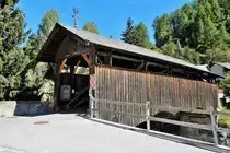 Susch im Unterengadin, “Punt d'En”, gedeckte Holzbr�cke �ber den Fluss Inn (Baujahr 1850) - 13.09.2019