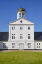Die Schlosskirche des Gravensteiner Schlosses (Gr�sten Slot) ist eingebettet im Nordfl�gel des Schlosses und von au�en nicht zu erkennen. Die Kirche stammt aus den Umbauten des urspr�nglichen Schlosses aus dem 18. Jahrhundert und fungiert seit 1851 als Gemeindekirche. Aufnahme: 9. Juni 2021.