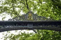 Das Monogramm des d�nischen K�nig Frederik VII an der Eisenbr�cke �ber dem Eiderkanal in Kluvensiek (Kreis rendsburg-Eckernf�rde). Aufnhame: 29. Juni 2021.