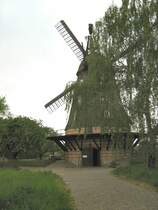 Windm�hle Britz 2007. Hier ist die 2008 heruntergest�rzte Galerie  noch dort, wo sie hingeh�rt,