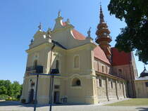 Koprzywnica, Pfarrkirche St. Florian, sptromanische Klosterkirche erbaut von 1218 bis 1238, im 17. Jahrhundert barock umgestaltet (18.06.2021)