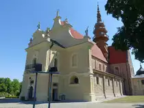 Koprzywnica, Pfarrkirche St. Florian, sp�tromanische Klosterkirche erbaut von 1218 bis 1238, im 17. Jahrhundert barock umgestaltet (18.06.2021)