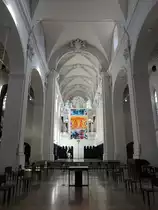 Wrzburg, Innenraum der Augustinerkirche, Hochaltarbild Neues Jerusalem von Jacques Gassmann (21.02.2021)