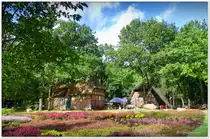 Am Schafstall (ehemaliger Schnuckenstall, heute Restaurant). Heidegarten in Schneverdingen  Auf dem H�pen  September 2021.