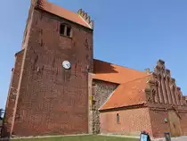 H�jby, romanische evangelische Kirche, erbaut im 12. Jahrhundert, Kirchturm 14. Jahrhundert (17.07.2021)