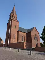 Holbaek, evangelische Pfarrkirche St. Nikolai, neuromanische Backsteinkirche, erbaut 1868 (17.07.2021)