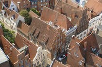 Blick vom Turm der Lbecker St. Petri-Kirche auf die Kleine Petersgrube. Aufnahme: 21. August 2021.