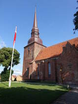 Nysted, evangelische Stadtkirche, gotisches Langhaus erbaut um 1300, Westturm von 1649, Langhaus 1782 verlngert (18.07.2021)