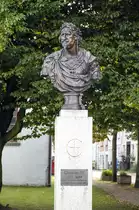 Monument von K�nig Christian IV. Gl�ckstadt wurde 1617 von Christian IV. (D�nemark und Norwegen) gegr�ndet, um dem wachsenden Hamburg einen Gegenpol zu bieten. Der Name Gl�ckstadt und die Fortuna im Wappen standen sinnbildlich f�r diesen Plan:�„Dat schall gl�cken und dat mutt gl�cken, und denn schall se ok Gl�ckstadt heten!� (Christian IV.). Aufnahme: 22. September 2021.