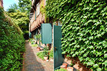 Fachwerkshaus im westlichen Teil des Lbecker Glandorps Hofes. Die Gnge und Hfe in der Lbecker Altstadt sind fast immer durch einen Durchgang im Straenhaus zu erreichen. Aufnahme: 21. August 2021.