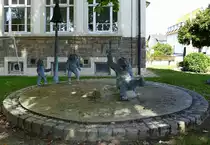 Bohlsbach, der leider etwas vernachl��igte Narrenbrunnen neben dem Rathaus, Sept.2021