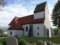 Altenheerse, kath. Pfarrkirche St. Georg, kleine romanische Saalkirche mit zwei Jochen (05.10.2021)