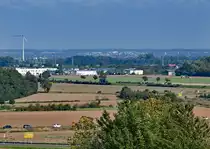Blick von Eu-Billig �ber ein Industriegebiet in Euskirchen bis zum 15 km entfernten Heimerzheim im Rhein-Sieg-Kreis. 08.10.2021