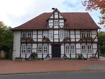 Barsinghausen, Fachwerk Rathaus in der Kirchstrae (06.10.2021)
