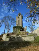 DILLENBURG/HESSEN-WILHELMSTURM IM HERBST
Am 1.11.21 zog es bei herrlichem Herbstwetter noch einmal zahlreiche Besucher zum hoch �ber der Stadt gelegenen Wilhelmsturm,ca. 37 Meter hoch und nach
Wilhelm I. von Oranien benannt....
