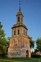 Mitte August 2014 habe ich diesen barocken Torturm gin Remplin ablichten k�nnen, welcher zur ehemaligen Hauptzufahrt der Gutsanlage in Remplin geh�rte.