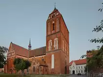 Der Dom St. Maria, St. Johannes Evangelista und St. C�cilia wurde in der ersten H�lfte des 13. Jahrhunderts im Stile der Norddeutschen Backsteingotik errichtet. (G�strow, August 2013)